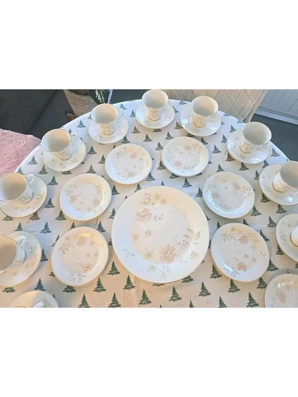 Royal Doulton Allure Vogue 40pc Tea & Dinner Set 10 Place Settings Flawless Mint
